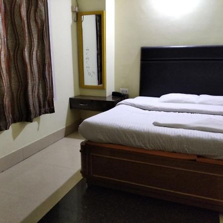 Hotel Pine Yard Tezpur Dış mekan fotoğraf