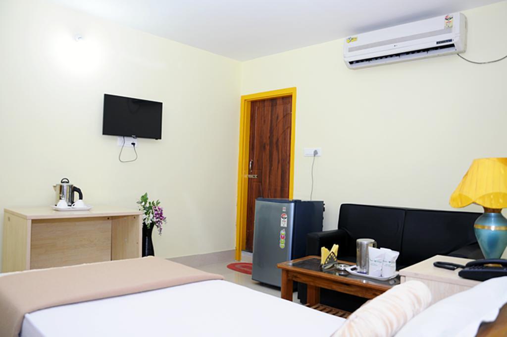 Hotel Pine Yard Tezpur Dış mekan fotoğraf