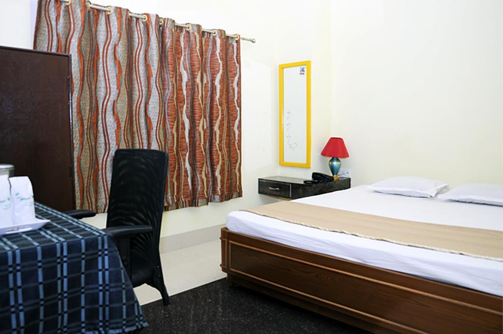 Hotel Pine Yard Tezpur Dış mekan fotoğraf